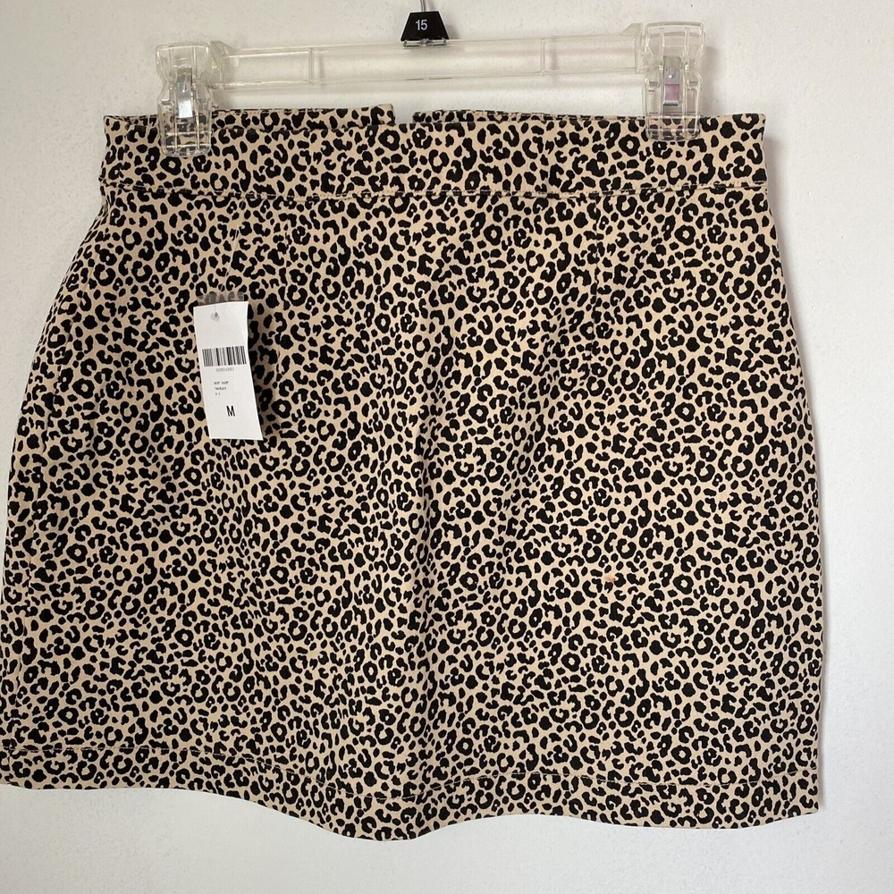 Forever 21  Animal Print Junior Size  Skirt With tags.  size Medium.